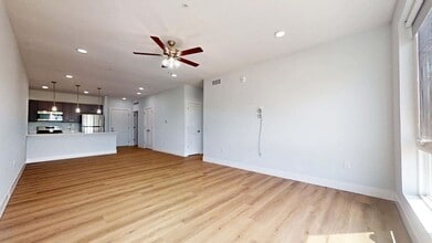 2414 N Neil in Champaign, IL - Building Photo - Interior Photo