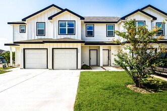 266 Stefan Est in San Antonio, TX - Building Photo - Building Photo