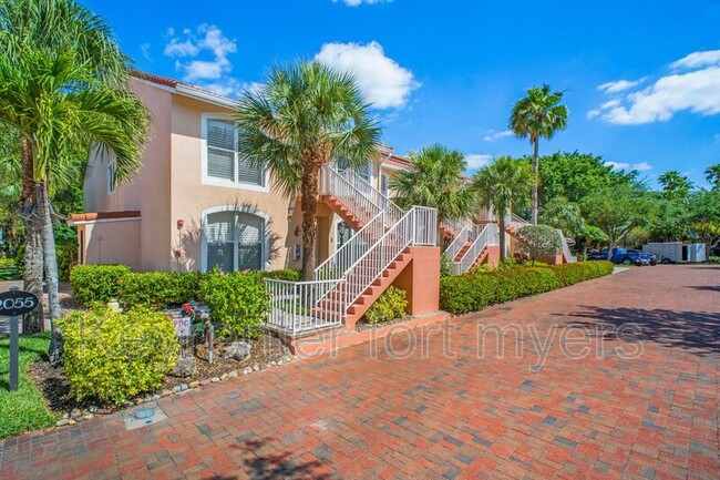 2055 Cascades Dr in Naples, FL - Building Photo - Building Photo