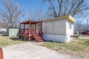 3612 W 7th St in Coffeyville, KS - Building Photo