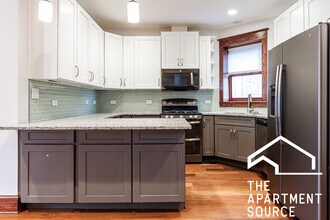 1019 W Oakdale Ave, Unit 1 in Chicago, IL - Foto de edificio - Building Photo