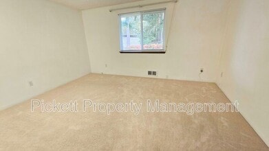 2870 SE Colusa Ave in Port Orchard, WA - Building Photo - Building Photo