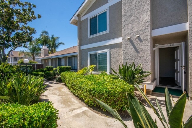 238 Riverview Way in Oceanside, CA - Building Photo - Building Photo