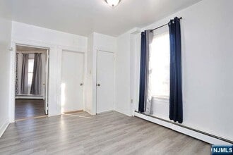 68 Mohawk Ave in Hawthorne, NJ - Building Photo - Building Photo