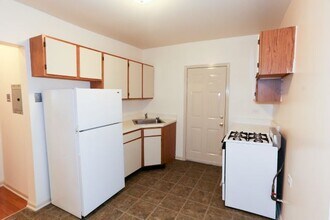 5746 N Winthrop Ave, Unit 403 in Chicago, IL - Foto de edificio - Building Photo