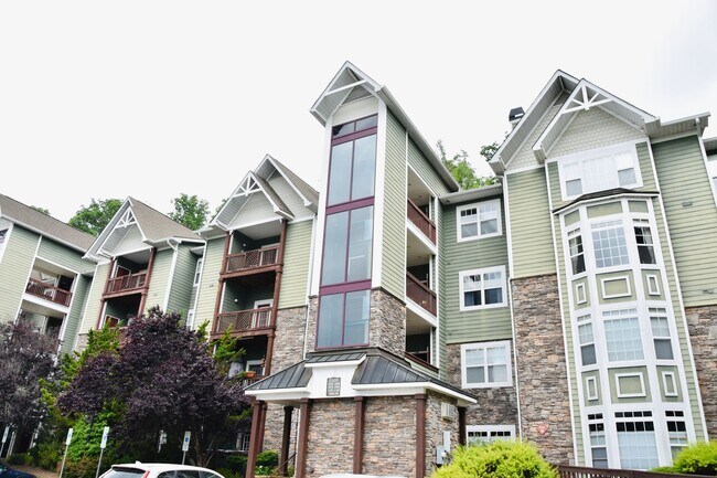 property at 2000 Olde Eastwood Village Blvd