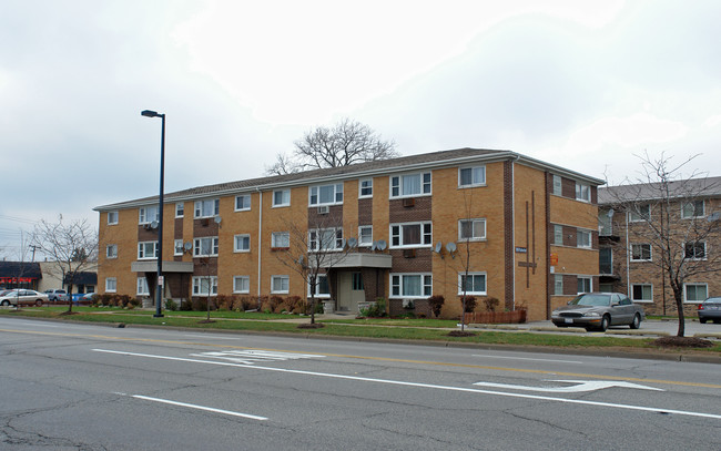 7858 S Rutherford Ave in Burbank, IL - Building Photo - Building Photo