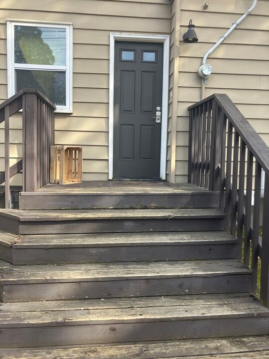 205 NE Rosa Parks Way in Portland, OR - Building Photo