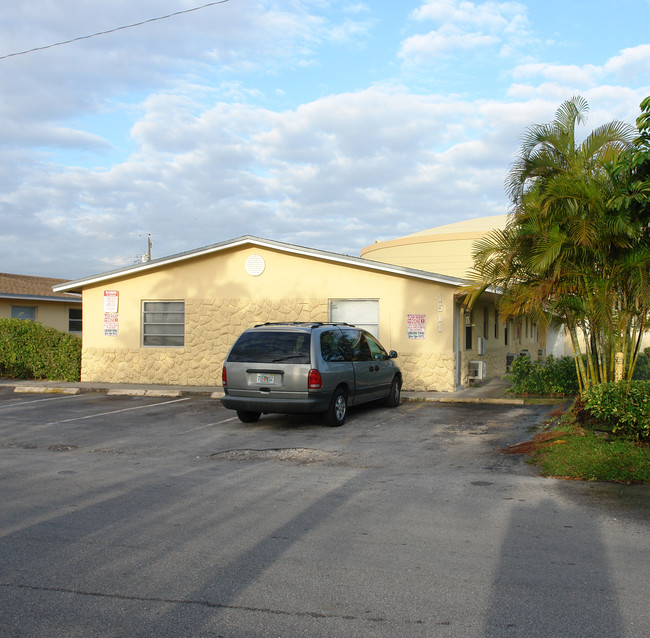 Marvin Garden Apartments in Fort Lauderdale, FL - Foto de edificio - Building Photo