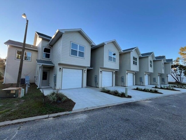 2879 Leah's Ln in Navarre, FL - Building Photo - Building Photo