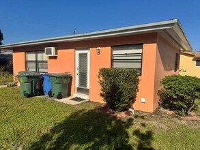 2345 NW 28th St in Oakland Park, FL - Building Photo - Building Photo