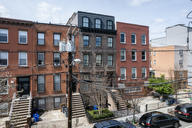 110 Park Ave in Hoboken, NJ - Foto de edificio - Building Photo