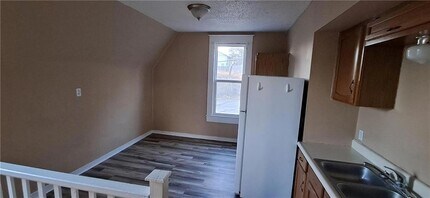 1207 5th Ave, Unit Apt B in St. Joseph, MO - Building Photo - Building Photo