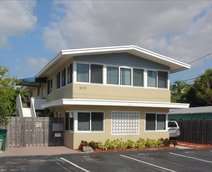 829 NE 18th Ave in Fort Lauderdale, FL - Foto de edificio