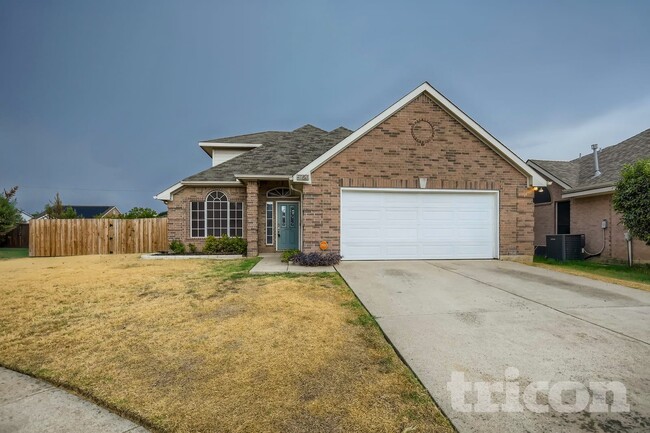 5720 Colorado Ct in Haltom City, TX - Building Photo - Building Photo