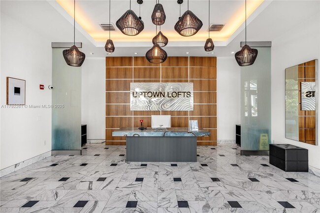 2275 Biscayne Blvd in Miami, FL - Foto de edificio - Building Photo