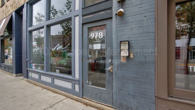 978 N High St in Columbus, OH - Building Photo - Building Photo