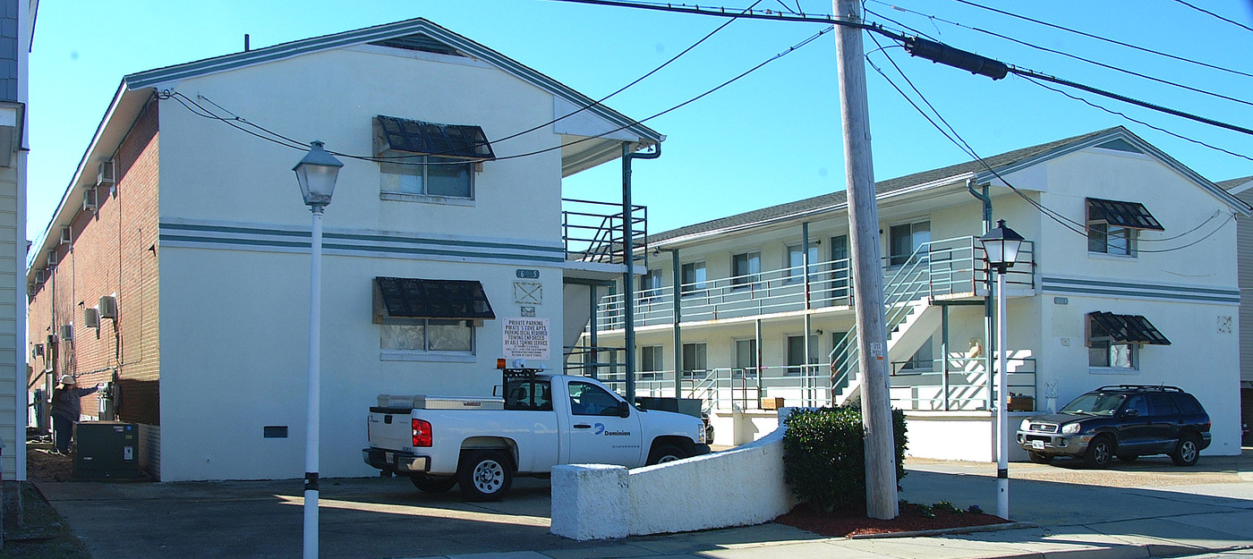 Pirate's Cove in Norfolk, VA - Building Photo