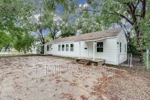 4311 E Lincoln St in Wichita, KS - Building Photo