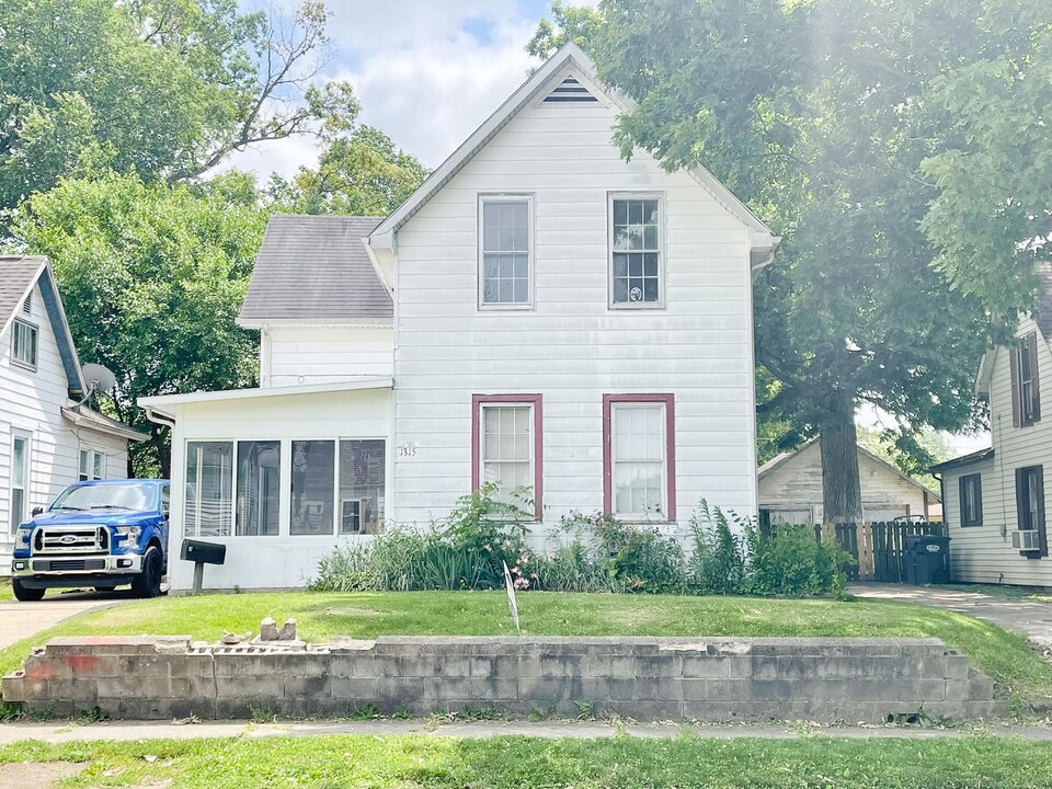 1315 W 5th St in Anderson, IN - Foto de edificio