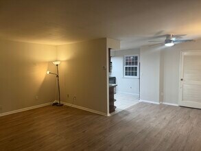 4000 Gypsy Ln in Philadelphia, PA - Building Photo - Building Photo