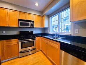 7410 4th Ave NE in Seattle, WA - Building Photo - Building Photo