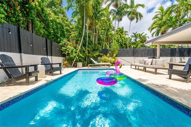 520 SW 22nd Rd in Miami, FL - Building Photo - Building Photo