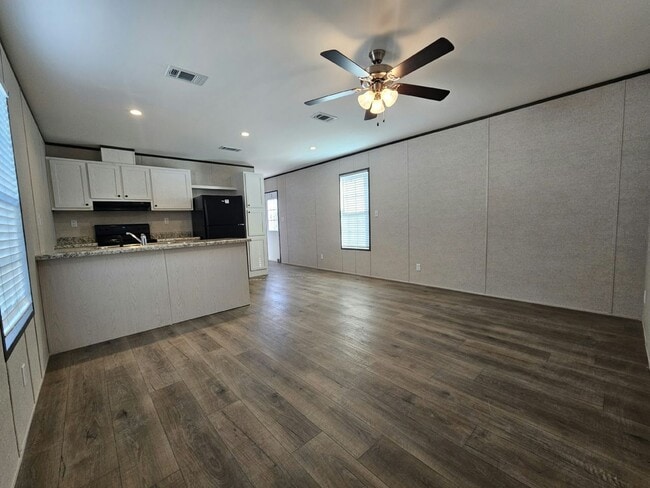 1022 Myakka Dr in North Fort Myers, FL - Building Photo - Building Photo