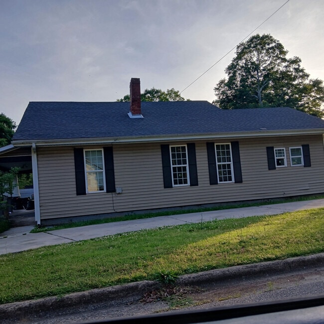 property at 937 Toms St