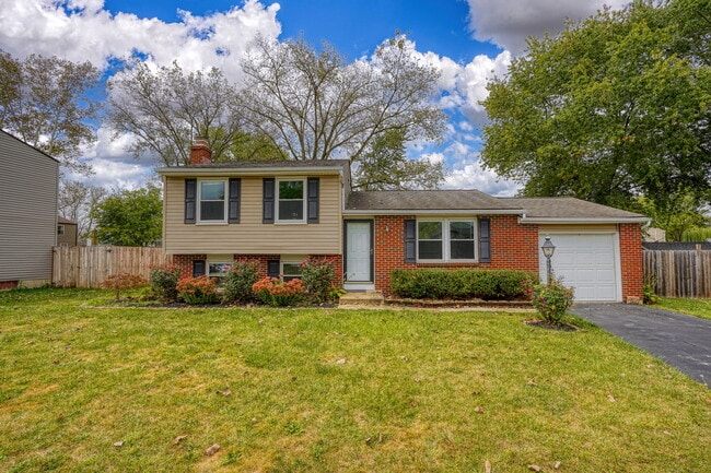 651 Dovalon Pl in Galloway, OH - Building Photo - Building Photo
