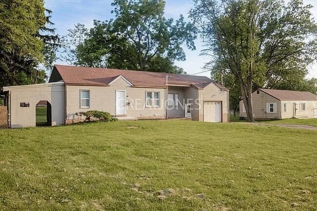 10900 Pear Tree Ln in St. Ann, MO - Building Photo - Building Photo