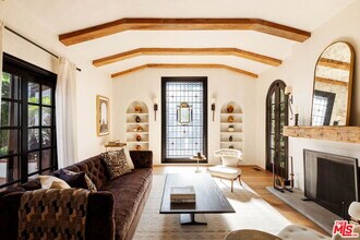 6677 Maryland Dr in Los Angeles, CA - Building Photo - Building Photo