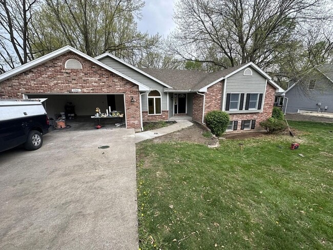 2301 Grant Ln in Columbia, MO - Building Photo - Building Photo