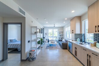 S. Santa Fe Ave (Found Lofts) in Vista, CA - Foto de edificio - Building Photo