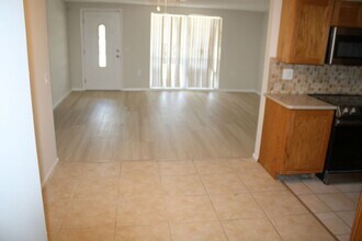 6734 El Camino Paloma St in Port Richey, FL - Foto de edificio - Building Photo