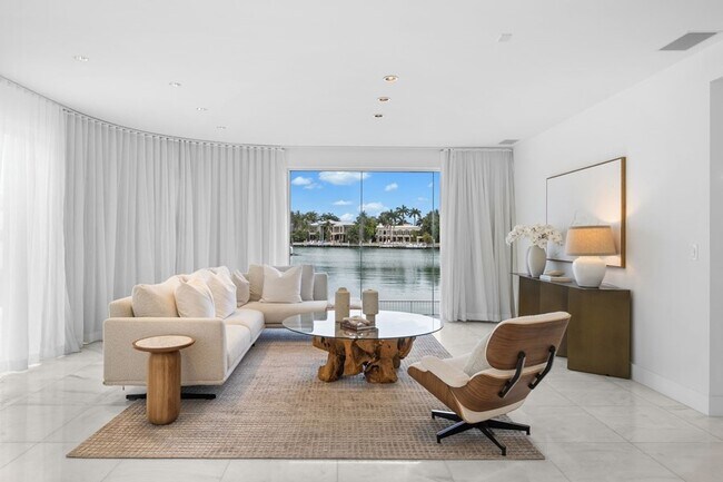 701 N Mashta Dr in Key Biscayne, FL - Building Photo - Building Photo
