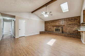 1010 N Meadowlark Ln in Stephenville, TX - Building Photo - Building Photo