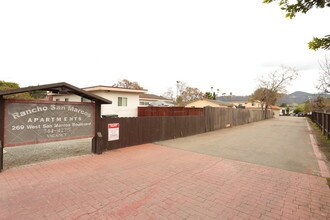 269 San Marcos Blvd in San Marcos, CA - Foto de edificio - Building Photo