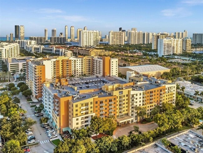 18800 NE 29th Ave, Unit 822 in Aventura, FL - Building Photo - Building Photo