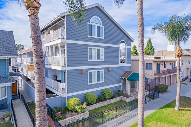 Residential Condonminium in Long Beach, CA - Building Photo - Building Photo