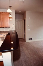 410 NE 70th St, Unit #504 in Seattle, WA - Building Photo - Building Photo