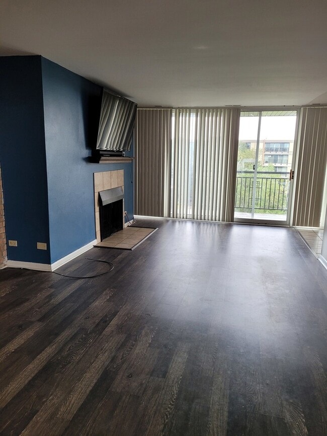 6010 Oakwood Dr in Lisle, IL - Building Photo - Building Photo