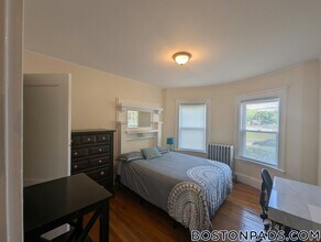 27 Bourneside St in Boston, MA - Foto de edificio - Building Photo