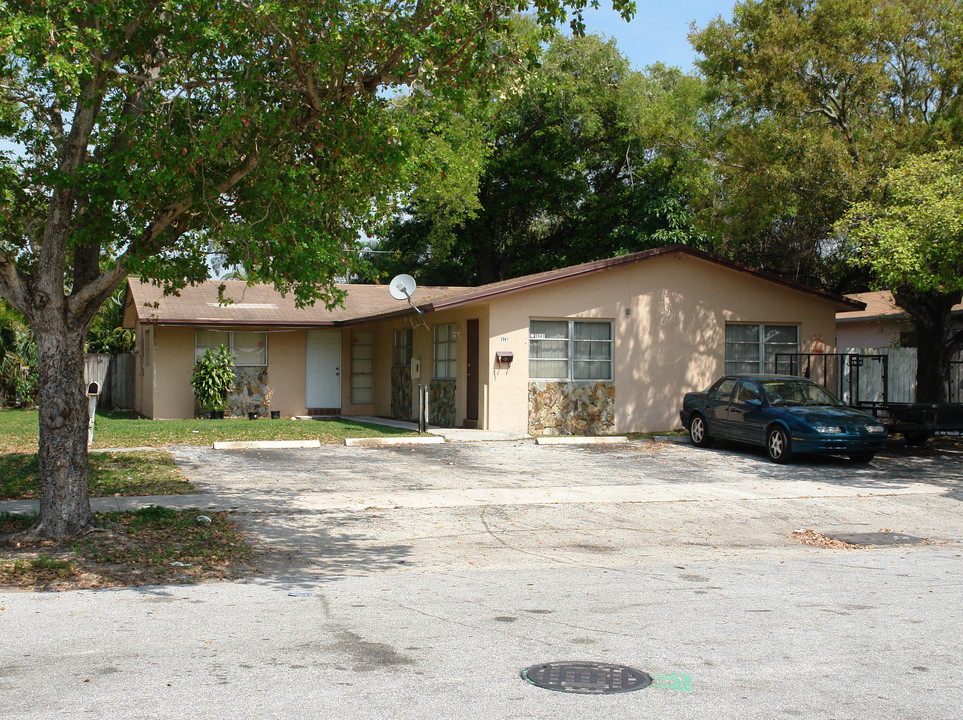 3941-3953 SW 51st St in Fort Lauderdale, FL - Building Photo