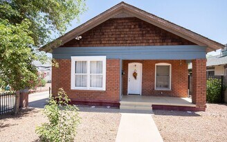 137 N 11th Ave, Unit A in Phoenix, AZ - Building Photo