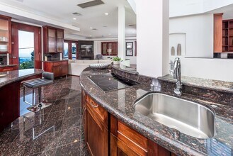 8835 Evanview Dr in Los Angeles, CA - Building Photo - Building Photo