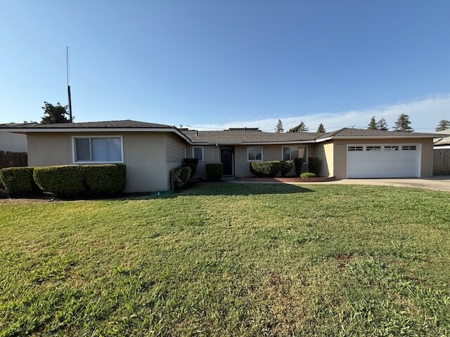 4802 W Kaweah Ave in Visalia, CA - Building Photo