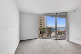 335 S Biscayne Blvd, Unit 1004 in Miami, FL - Building Photo - Building Photo