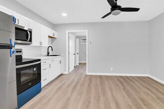 1841 Adams St in Hollywood, FL - Building Photo - Building Photo