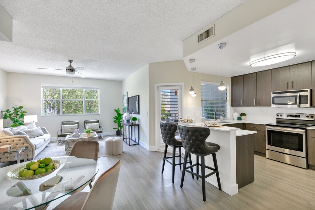 Windsor Castle Townhomes Coral Springs, FL Apartments
